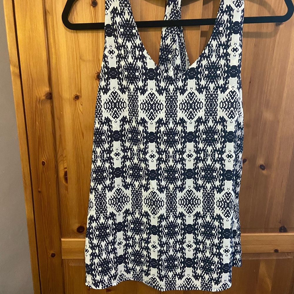 Chic Navy and White Patterned Tank Top